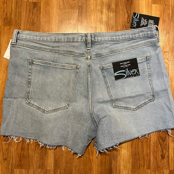 🆕 NWT Silver Jeans 4.5” Shorts, 36 - Picture 7 of 11